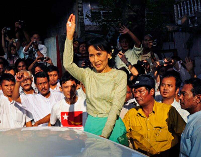 articles/2010/11/16/aung-san-suu-kyi-in-danger-will-burmas-military-junta-seek-to-assasinate-her/shenon-myanmar_141289_a67okd