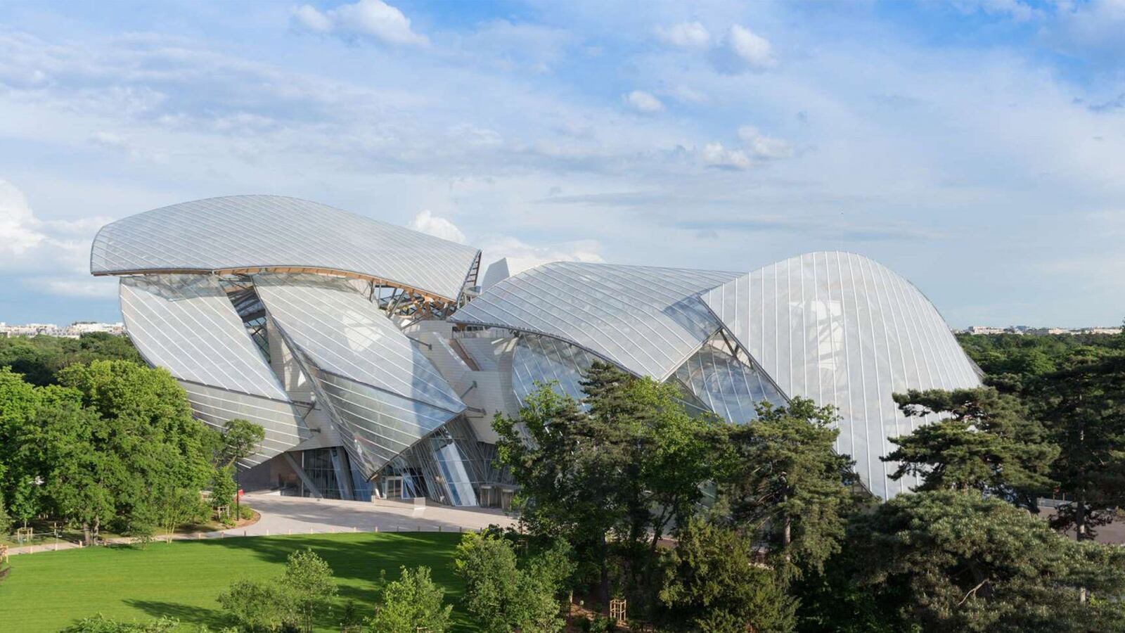 galleries/2014/10/27/frank-gehry-s-fondation-louis-vuitton-building-opens-photos/141024-ghery-paris-1_ls5vxd