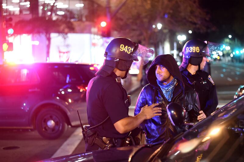 galleries/2016/11/09/2016-election-protests/161109-election-protest-gal-04_cg0hus