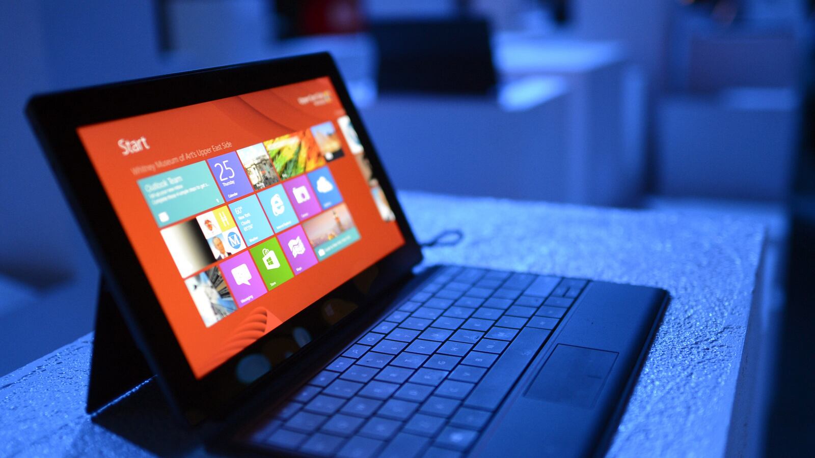 cheats/2013/04/11/report-microsoft-to-make-7-inch-tablets/130411-microsoft-tablet-smaller-cheat_wil6x8