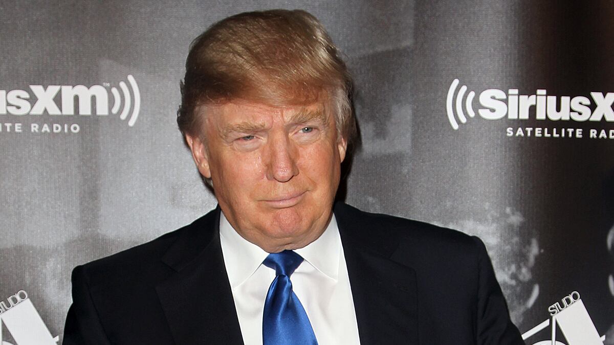 cheats/2011/12/24/trump-leaves-gop/trump-spotlight-cottle_srnb0d