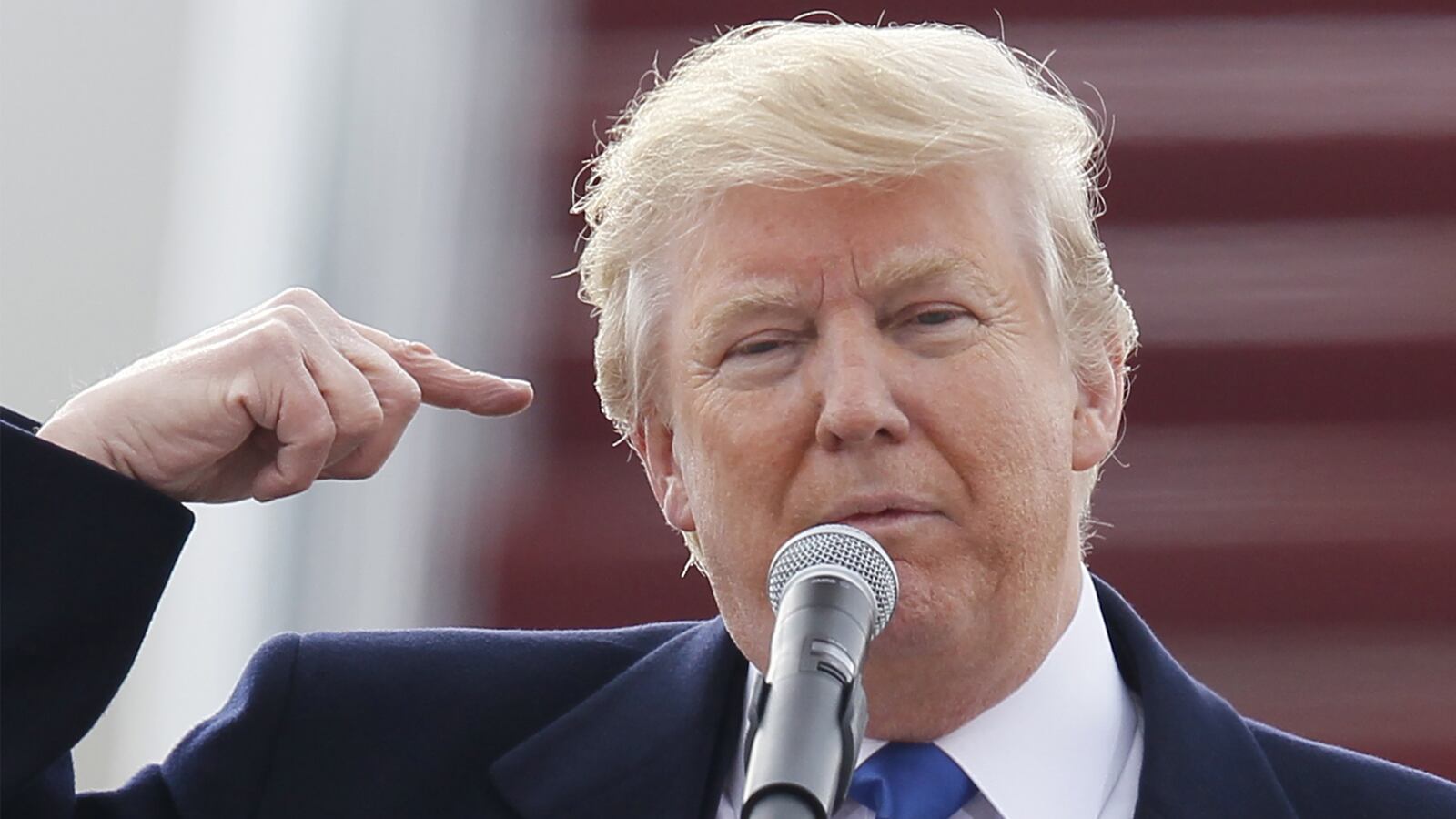 articles/2016/01/31/will-evangelicals-smite-down-donald-trump-in-iowa/160131-nuzzi-trump-evangelicals-tease_axxgpo