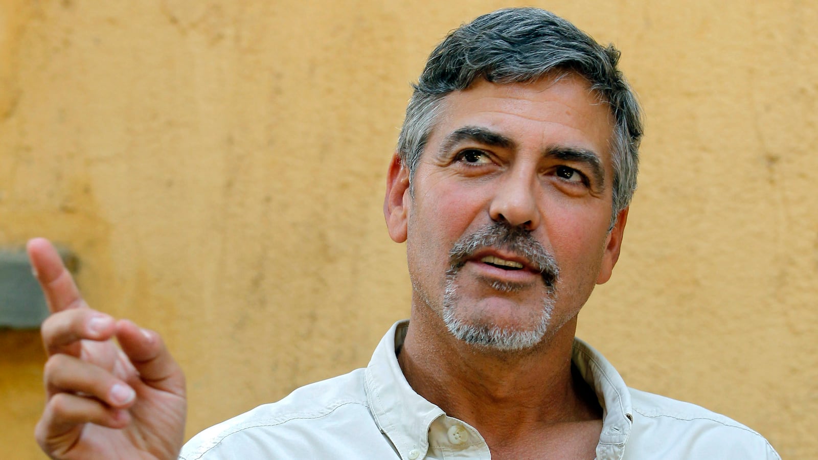 articles/2014/10/07/confronting-george-clooney-s-critics-on-south-sudan/141006-avlon-clooney-tease_vwdi0o