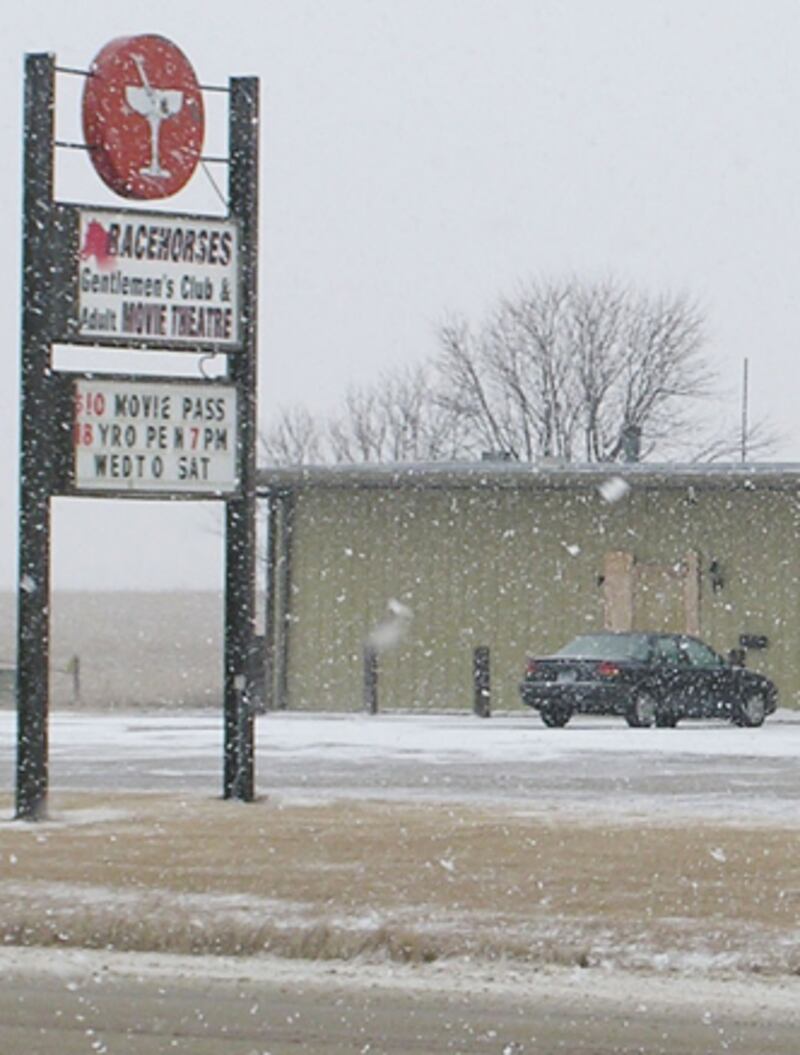 galleries/2010/03/25/nudism-scandals/nudity---racehorses_h9wjlu