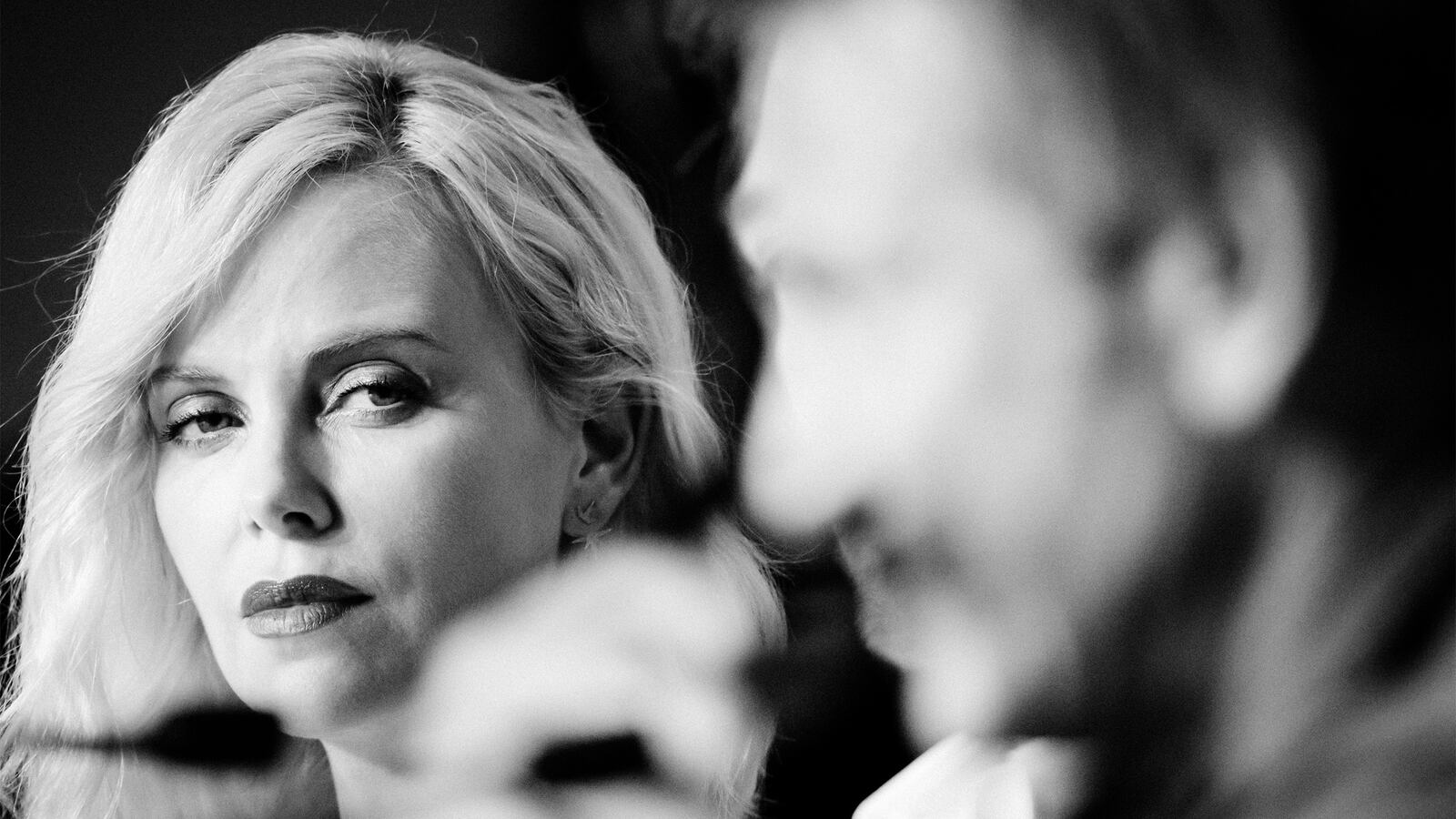 articles/2016/05/21/charlize-theron-and-sean-penn-s-painful-cannes-reunion/160520-porton-theron-penn-cannes-embed-1_qhbzf8