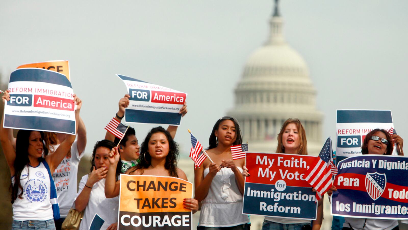 articles/2012/06/15/will-evangelicals-immigration-shift-mean-common-ground-with-obama/evangelicals-immigration-reform-sessions-teaser_y5uubv