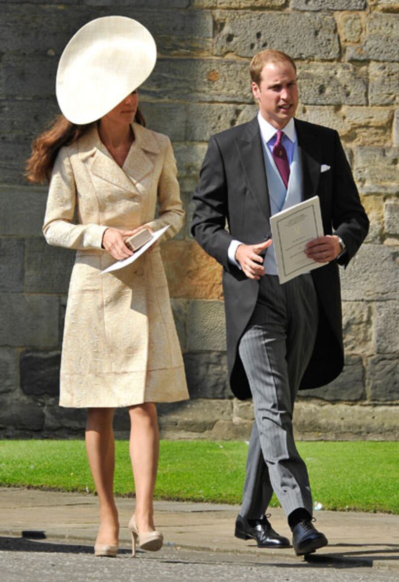 galleries/2011/07/30/zara-phillips-mike-tindall-wed-photos/william-kate-phillips-wedding_ikj5ay