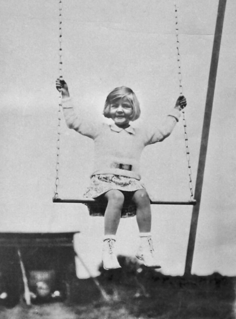 galleries/2014/08/13/lauren-bacall-dead-at-89-her-life-in-photos/140812-bacall-16_fuutva