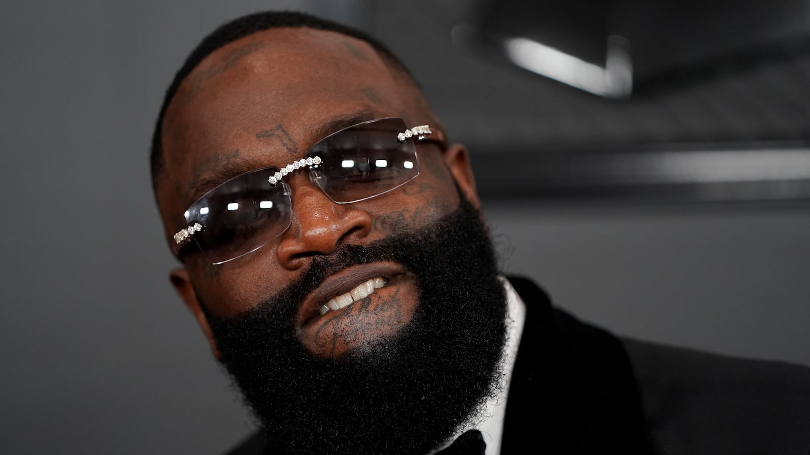 2020-01-26T221929Z_959032067_HP1EG1Q1Q0HMO_RTRMADP_3_AWARDS-GRAMMYS_y8qzsk