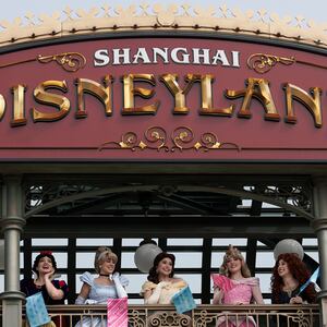 2020-05-11T000000Z_1299463637_RC21MG9ZFE57_RTRMADP_3_HEALTH-CORONAVIRUS-CHINA-DISNEY_m7szfk