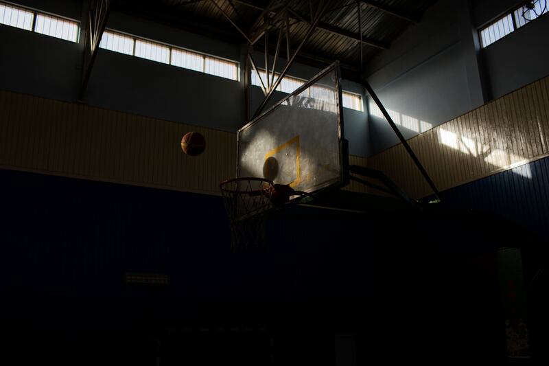 galleries/2014/02/16/afghanistan-s-michael-jordan-photos/140215-afghanistan-bball8_hh6wxf