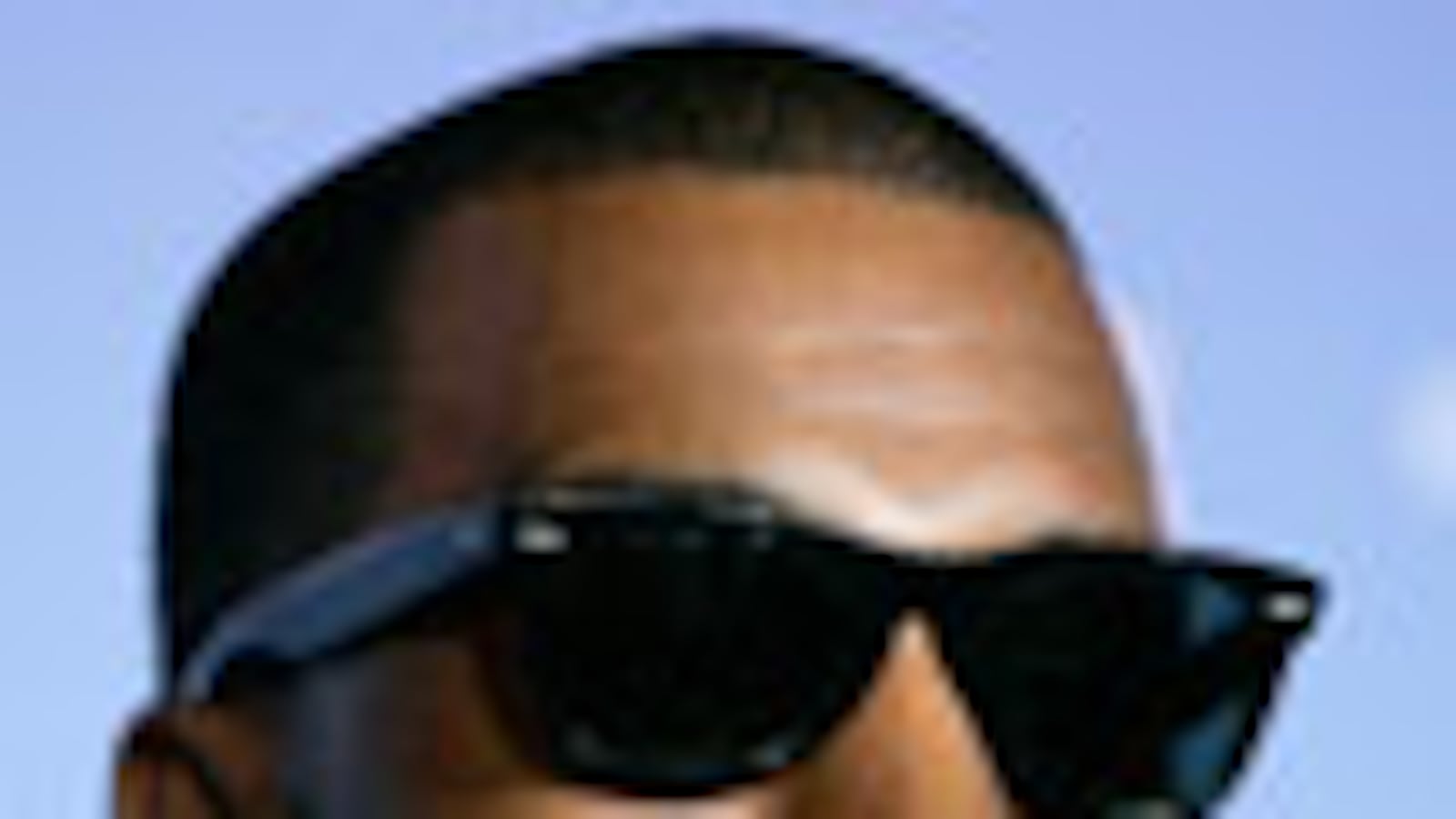 cheats/2010/11/02/kanye-west-performing-in-macys-thanksgiving-day-parade/kanye-west_rcy91m