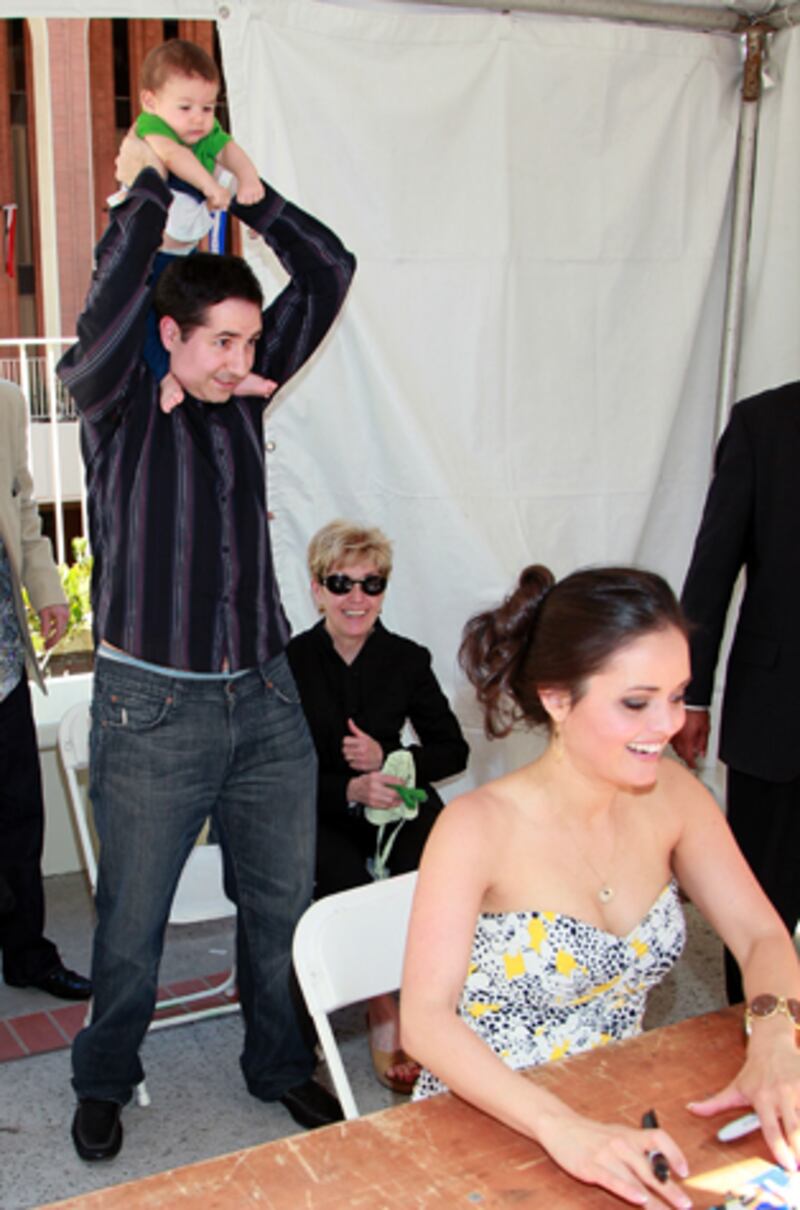galleries/2012/08/28/summer-of-breakups-kristen-stewart-tom-cruise-more-photos/no-love-danica-mckellar-mike-verta_zct7st