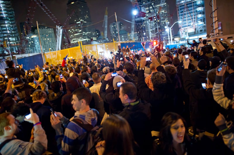 galleries/2011/05/02/osama-bin-laden-s-death-the-world-reacts/osama-bin-laden---world-reacts-14_uz68rf