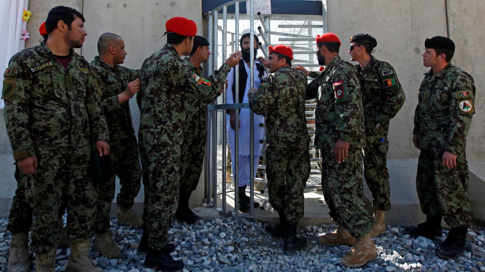 cheats/2014/01/01/afghan-prisoner-release-angers-u-s/140101-afghan-prison-release-cheat_caoihp