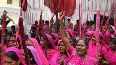articles/2011/02/26/meet-the-woman-behind-indias-pink-vigilantes/fontanella-khan-pink-gang_162557_lbossd