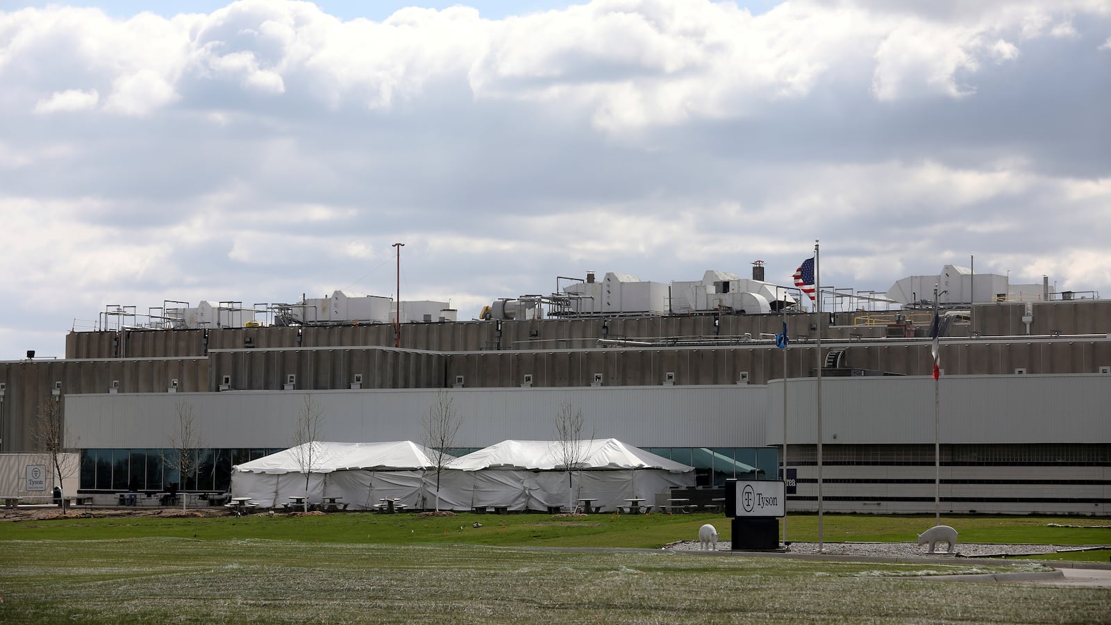 2020-11-19T200803Z_991223639_RC2K6K9KRMNV_RTRMADP_3_HEALTH-CORONAVIRUS-USA-TYSON_iv0ybq