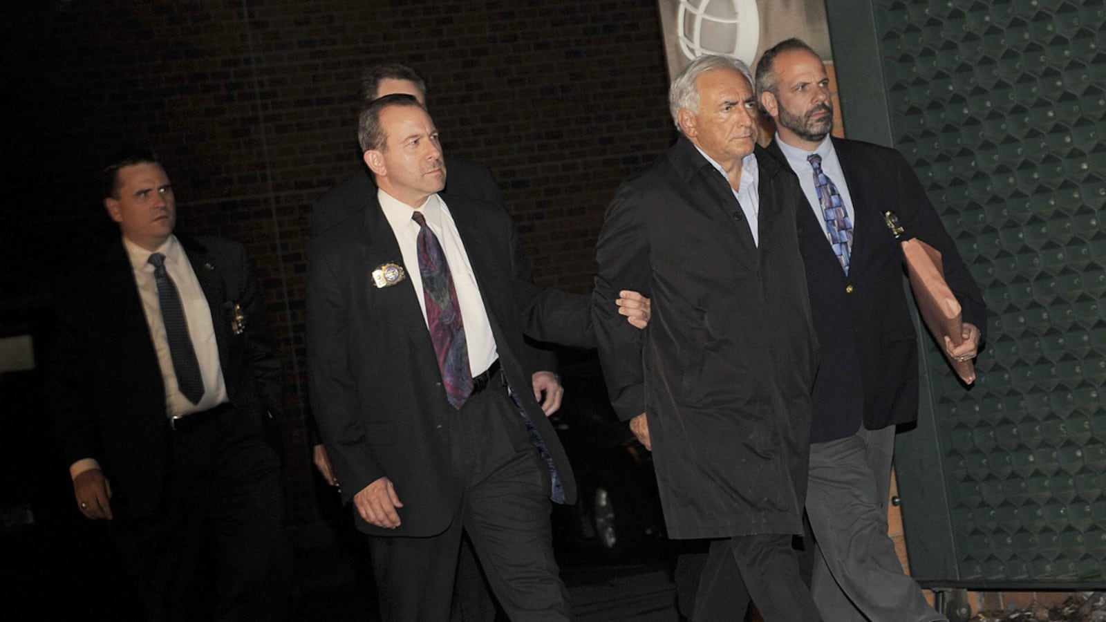 articles/2011/07/01/dominique-strauss-kahn-freed-time-to-ban-perp-walk-photos/perp-walk-dsk-dokoupil_dgrj6i