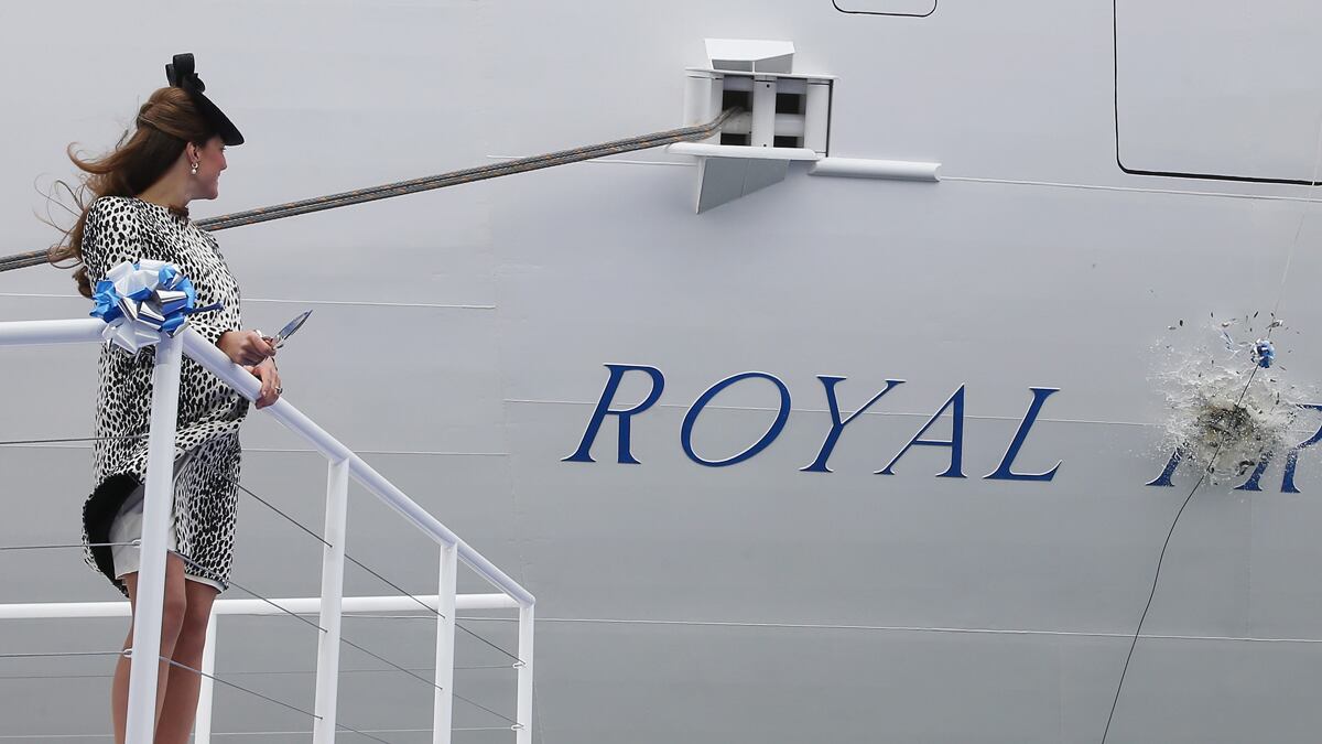 articles/2013/06/13/new-wardrobe-malfunction-today-suggests-kate-really-needs-hem-weights/kate-weights_apzjy8