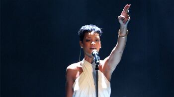 articles/2013/01/17/rihanna-to-show-in-london-karlie-kloss-wants-to-go-to-harvard/rihanna_mmkwat