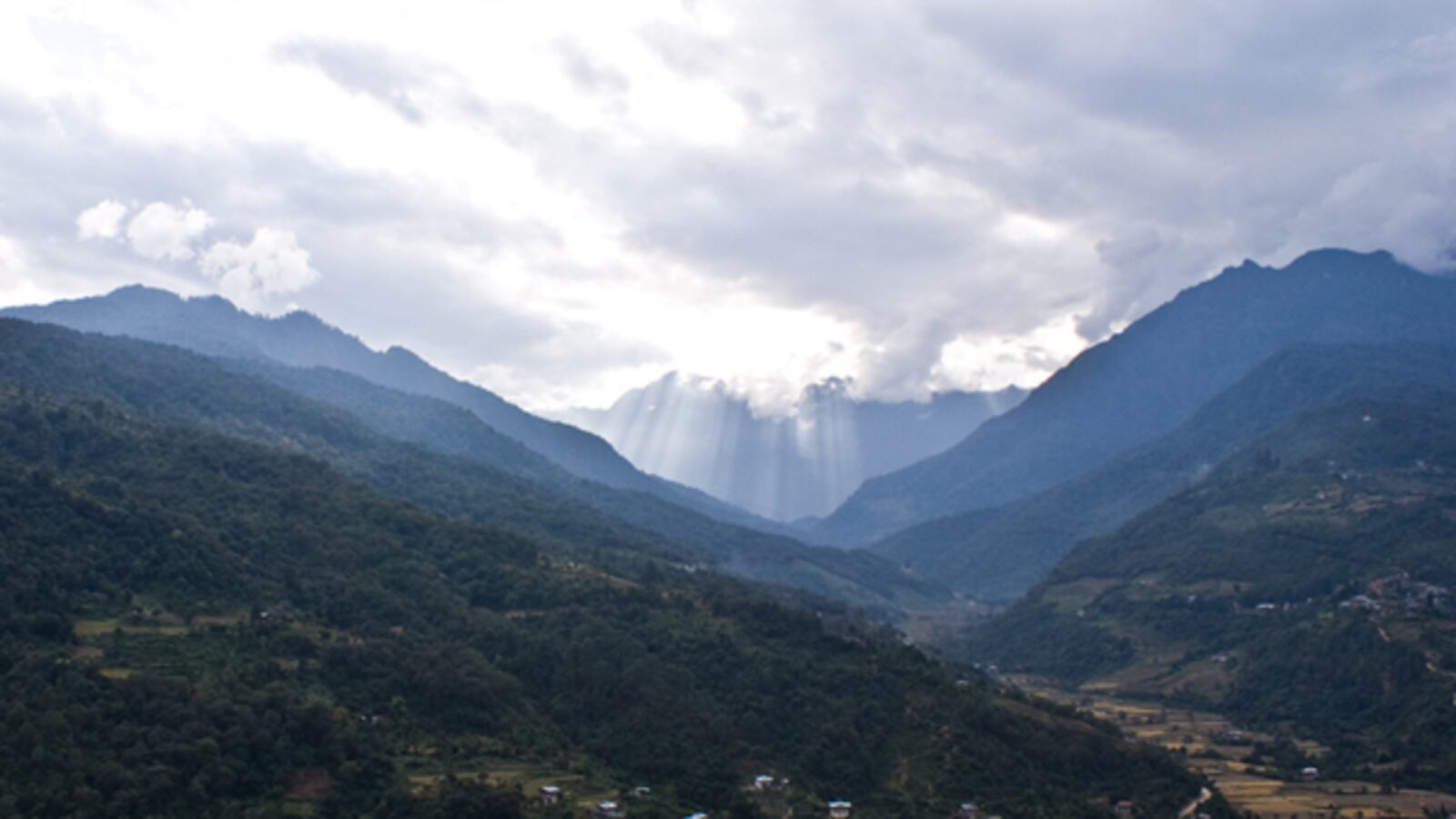 articles/2012/05/29/bhutan-celebrates-third-annual-literary-festival-mountain-echoes/bhutan-literary-teaser_mnchgf