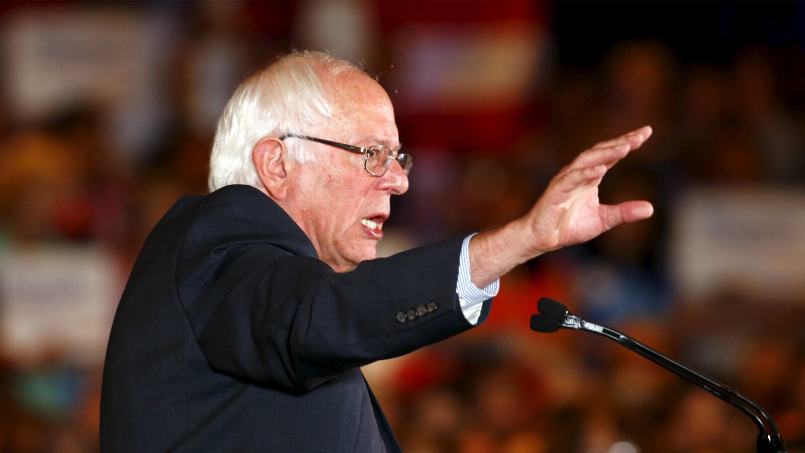 articles/2015/07/22/can-bernie-sanders-be-less-white/150721-pitner-bernie-sanders-tease_o8miaa