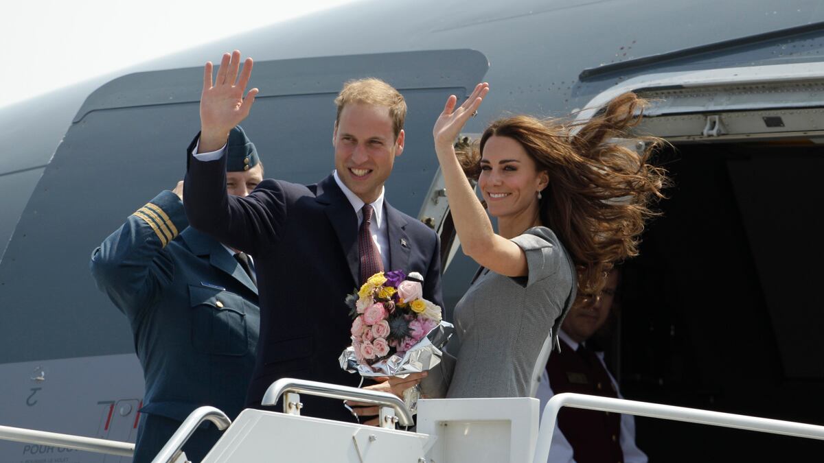 cheats/2011/07/03/will-and-kate-heckled-in-montreal/will-kate-montreal-cheat_cdnqyv