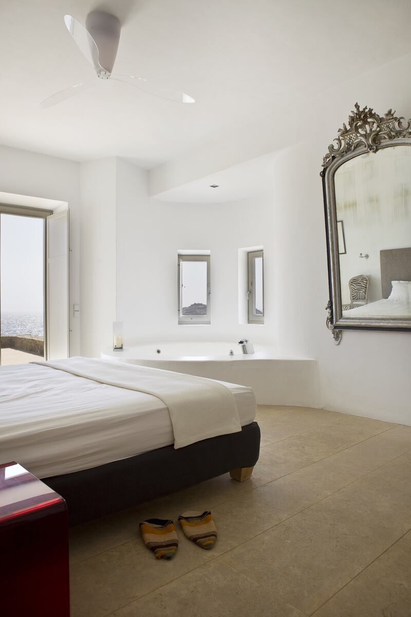 galleries/2013/03/08/omg-i-want-this-house-mykonos-photos/130307-omg-greece11_kcdvtu