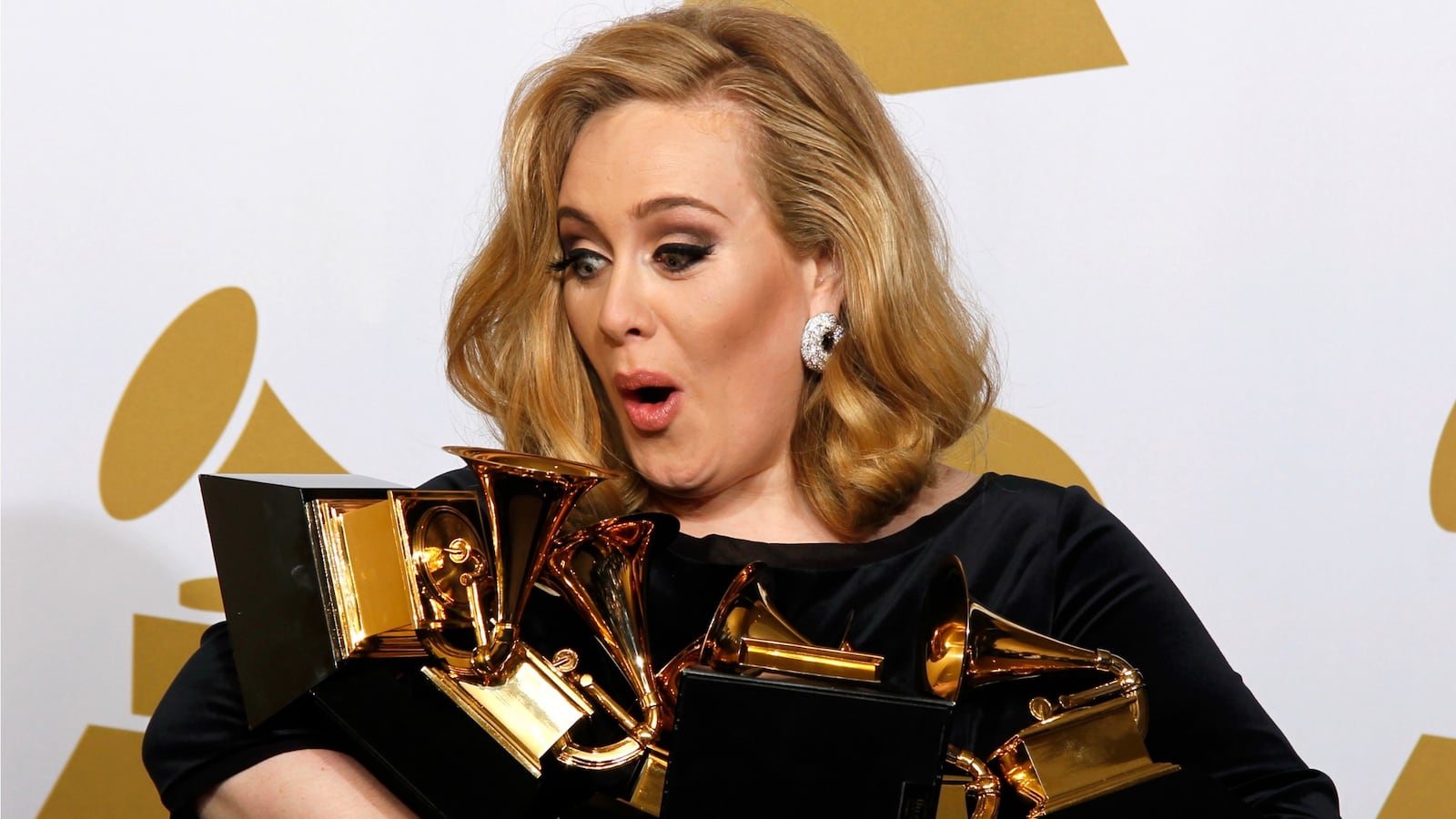 cheats/2015/11/23/adele-nears-sales-record-in-just-3-days/151117-adele-cheat_wc1mvi