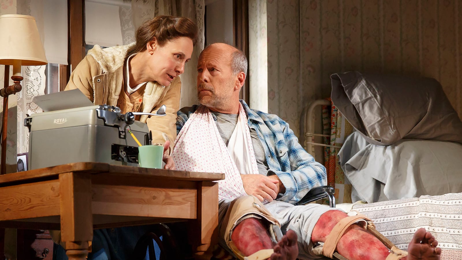 articles/2015/11/16/bruce-willis-dies-hard-on-broadway-when-big-stars-are-big-duds-on-stage/151116-kaplan-broadway-tease_qcmwso