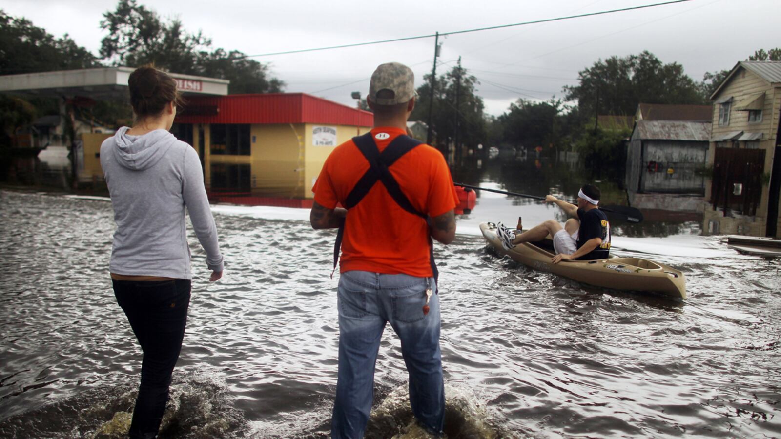 cheats/2012/09/02/dam-lock-weakened-in-louisiana/isaac-evacuation-lake-pontchartrain-louisiana-cheat_g1gcgj