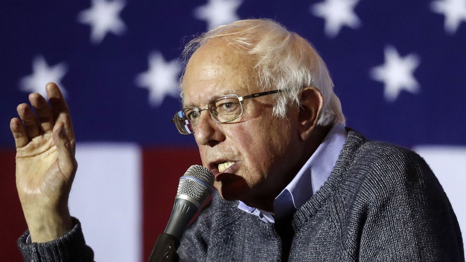 articles/2016/11/05/bernie-sanders-tells-kids-to-drag-friends-to-vote/161105-Mak-Clinton-Sanders-tease_lcfart