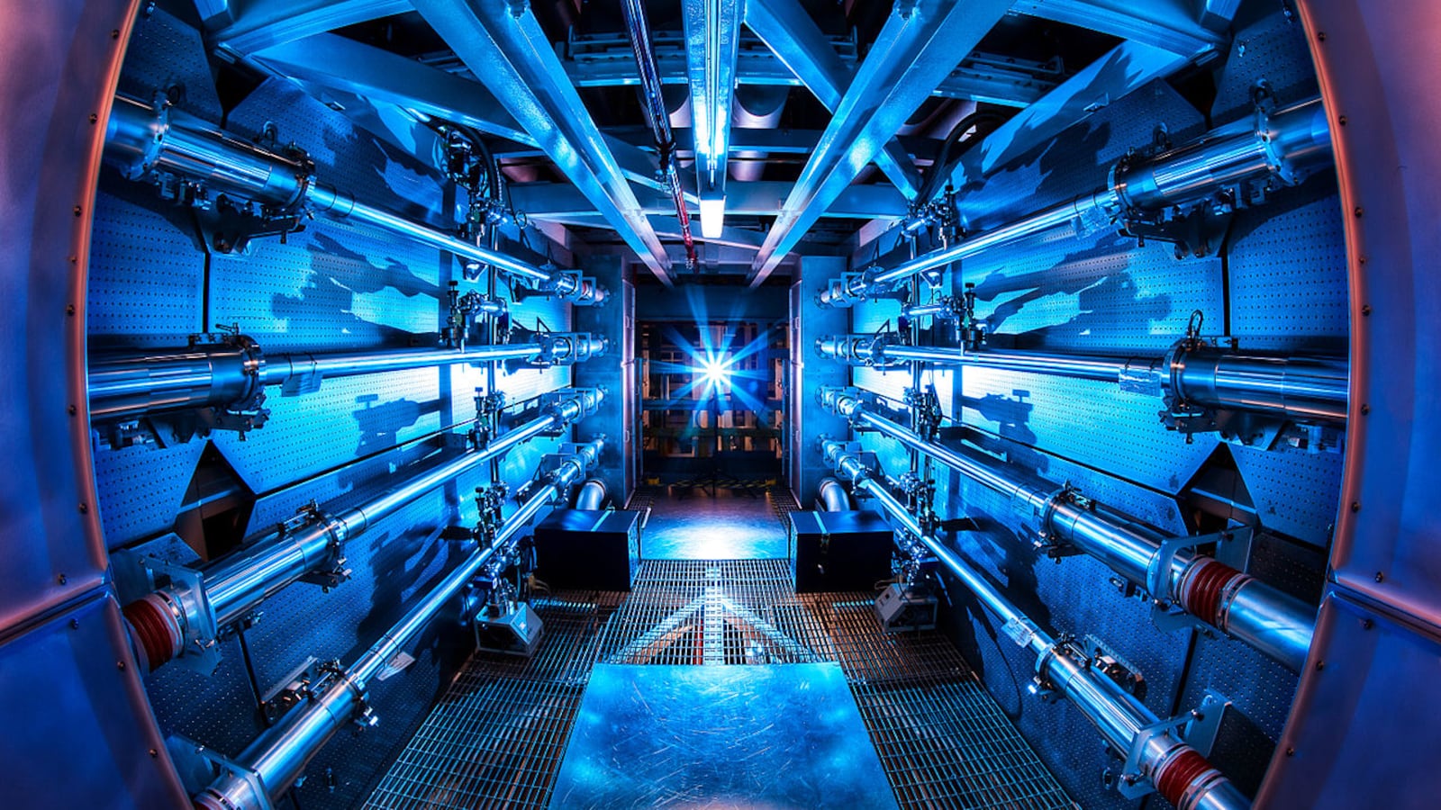 1280px-Preamplifier_at_the_National_Ignition_Facility_nj5uvs