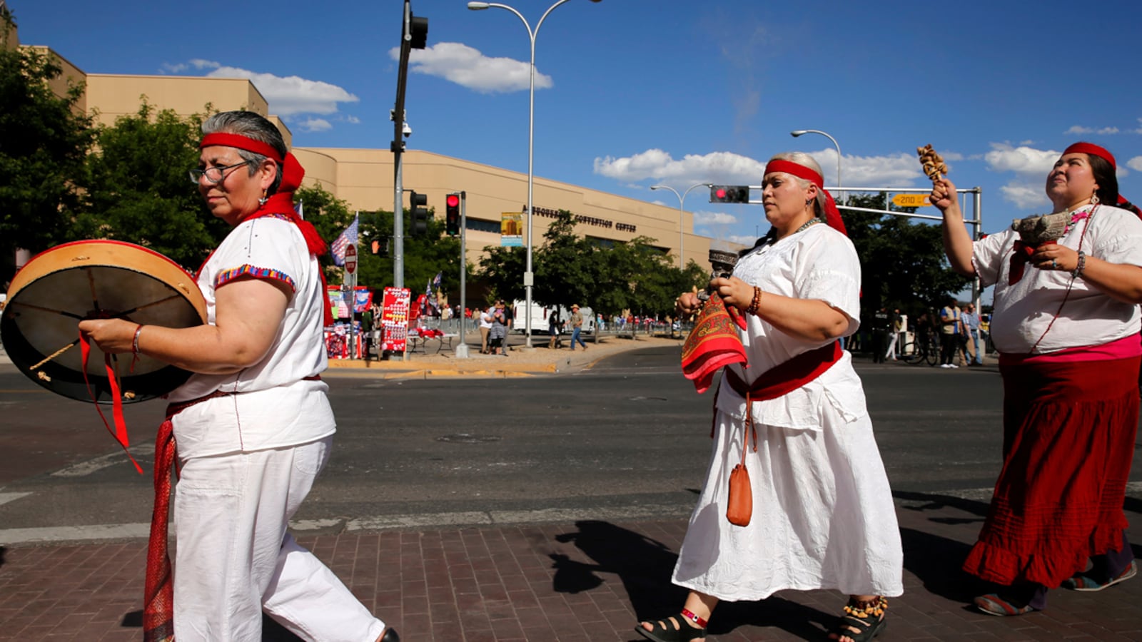 cheats/2016/12/05/trump-wants-to-privatize-reservations/161205-trump-oil-indian-reservations-cheat_a8v99g