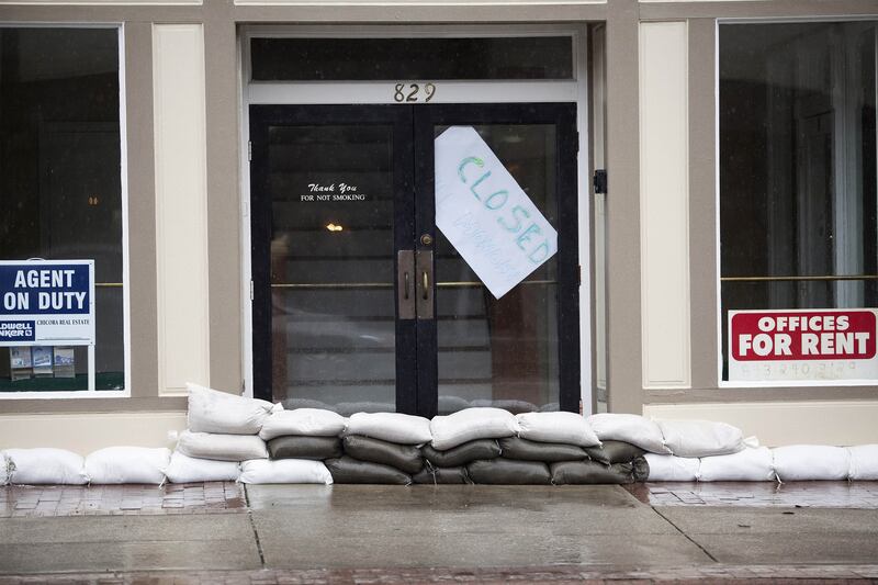 galleries/2015/10/05/south-carolina-battles-devastating-flooding-photos/151005-sc-flooding-06_kamxju