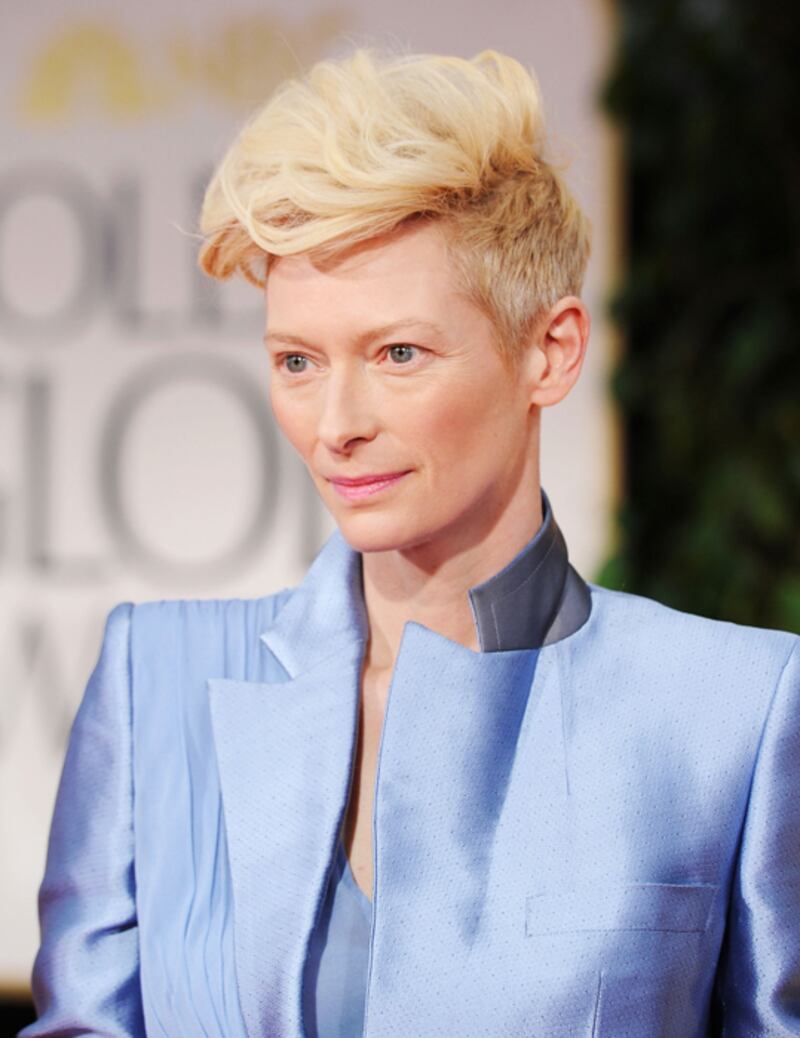 galleries/2012/08/02/pamela-anderson-jeff-holm-more-celebs-who-wear-there-s-something-about-mary-hair-photos/mary-hair-10_t4skub