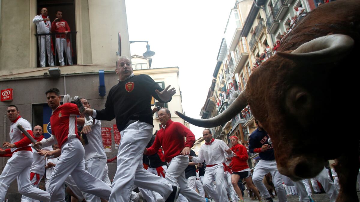cheats/2016/07/13/american-gored-during-pamplona-bull-run/160713-pamplona-running-bulls-cheat_psbck0