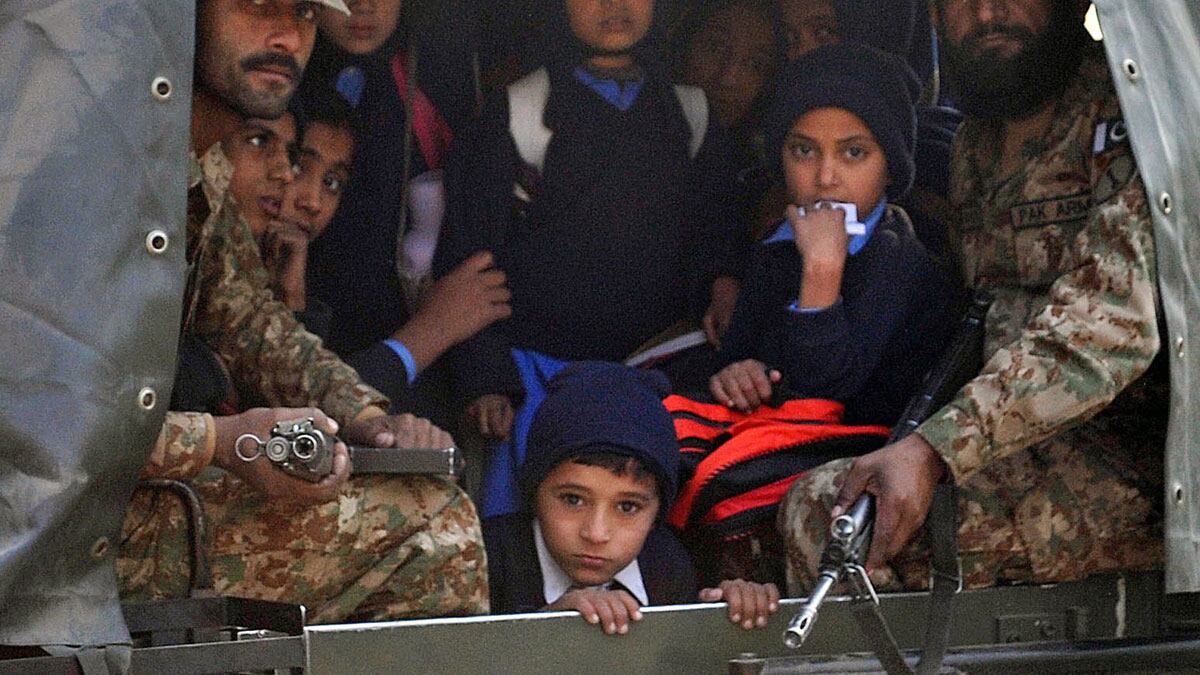 cheats/2014/12/17/pakistan-lifts-death-penalty-ban/141216-pakistan-school-cheat_ggc5re