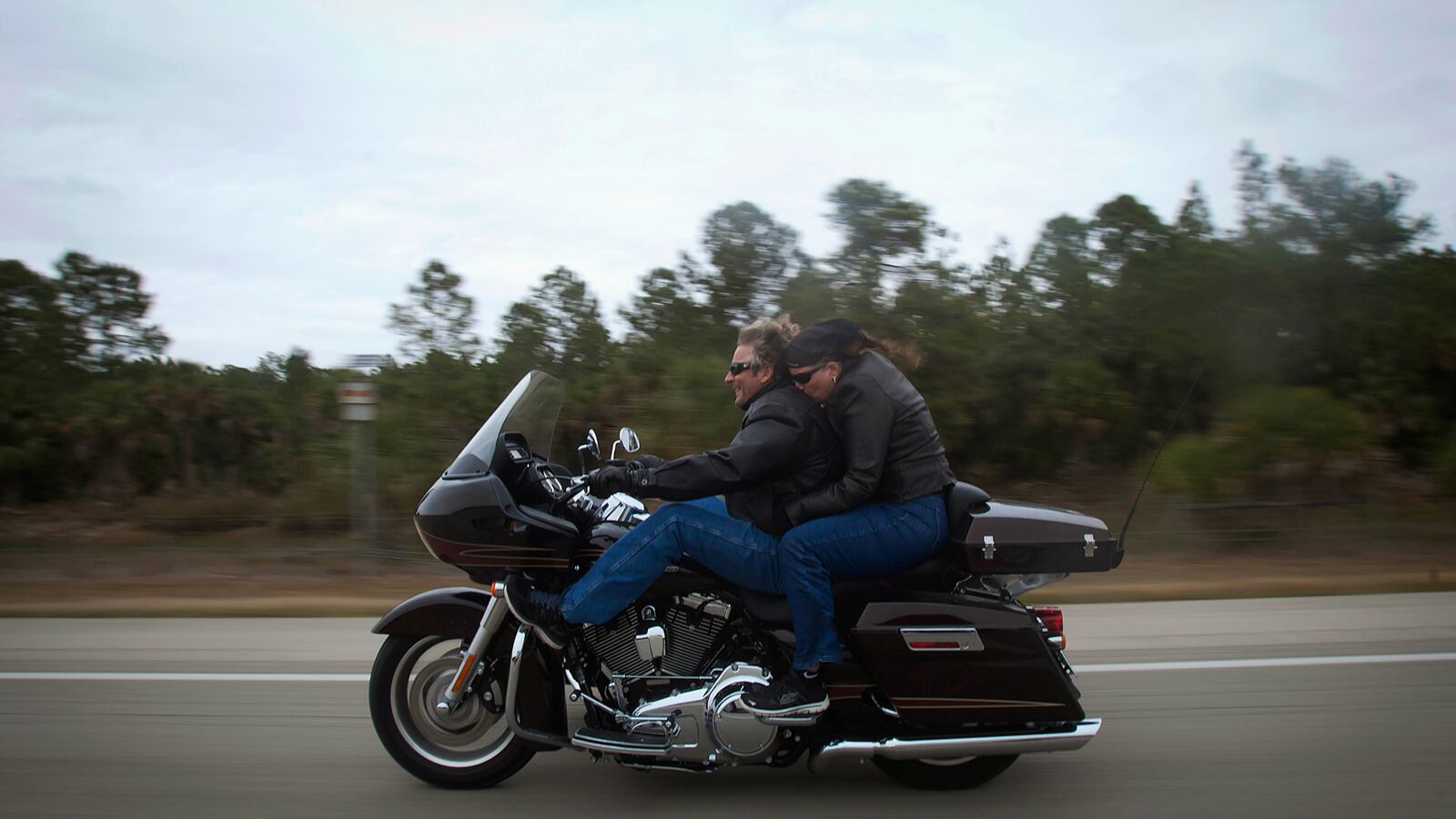 cheats/2016/06/30/miami-police-find-murder-victim/160630-body-alligator-alley-cheat_mlxuho