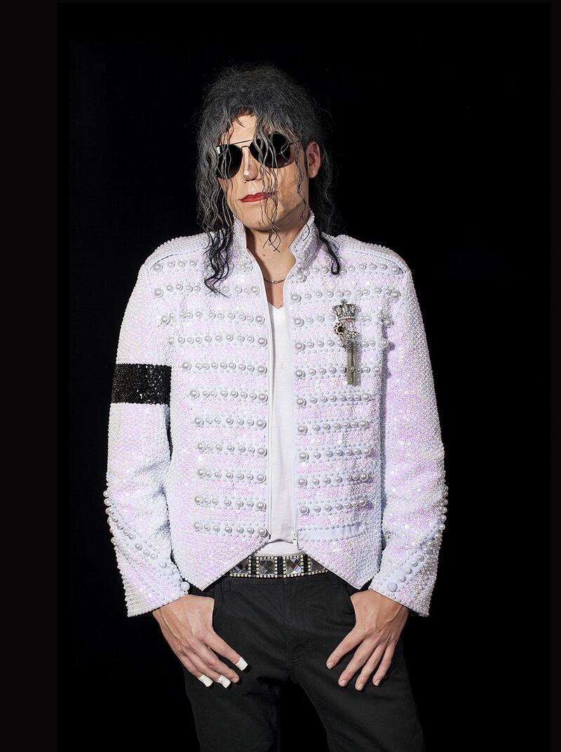 galleries/2014/08/02/the-many-michael-jacksons-honor-an-icon-photos/140801-jackson-impersonator6_qpnymw