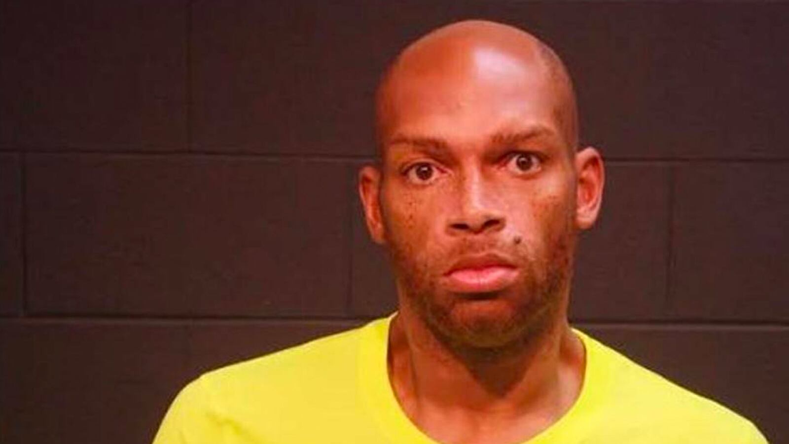 articles/2016/11/23/the-fake-lawyer-a-little-too-good-not-to-get-caught/161122-Weill-Fake-Lawyer-tease_uyb8gq