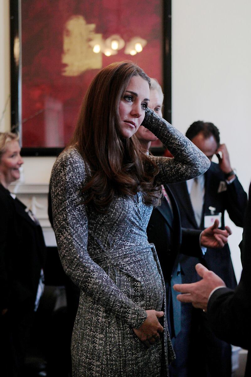 galleries/2010/12/10/kate-middleton-lookbook/130222-kate-middleton-style-baby-bump_fvakdt