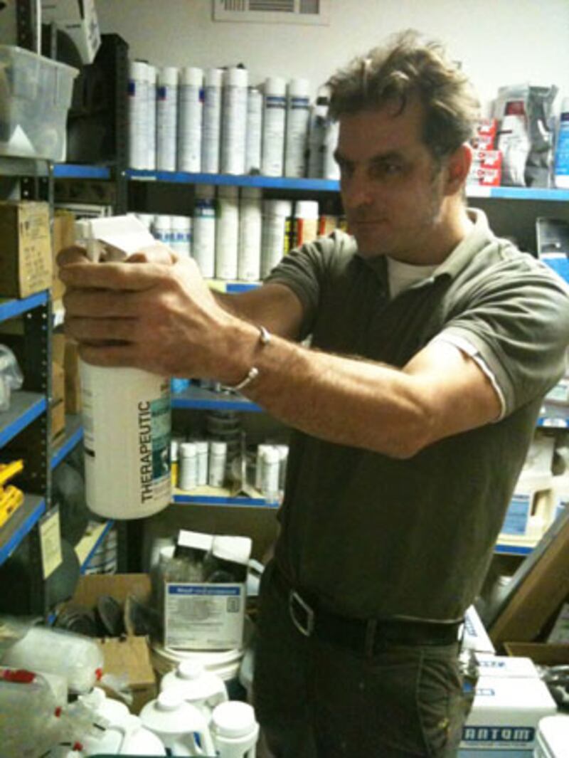 galleries/2010/08/26/hot-exterminators/hot-exterminators---jeff_vsknwr