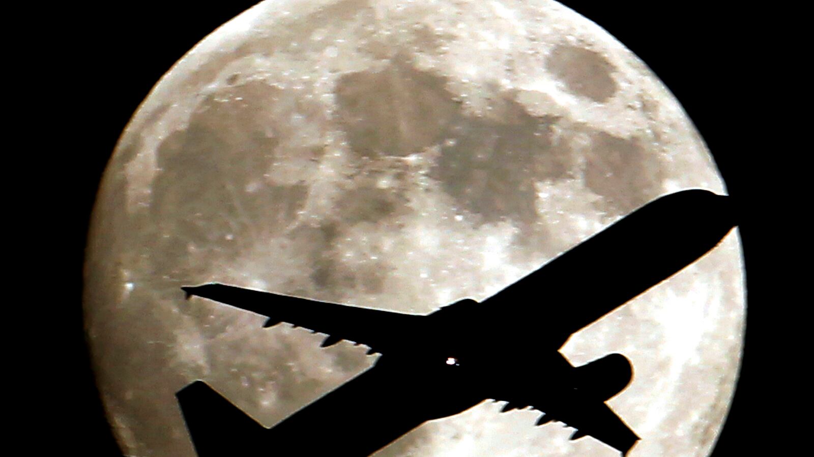 articles/2013/08/28/airlines-are-finally-adding-capacity-and-routes/130827-Green-Air-Travel-tease_i7ti1y