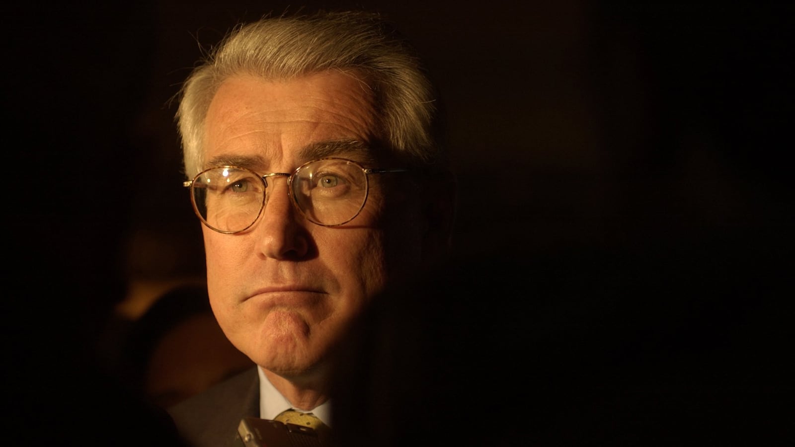 Former Illinois governor Jim Edgar speaks to the press outside the Sheraton Hotel, where President George W. Bush was speaking at a fundraiser for Jim Ryan, May 13, 2002. (Nancy Stone/Chicago Tribune/Tribune News Service via Getty Images)