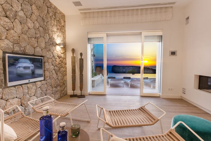 galleries/2014/10/25/omg-i-want-this-house-mallorca-photos/141024-omg-house-09_ctymcw