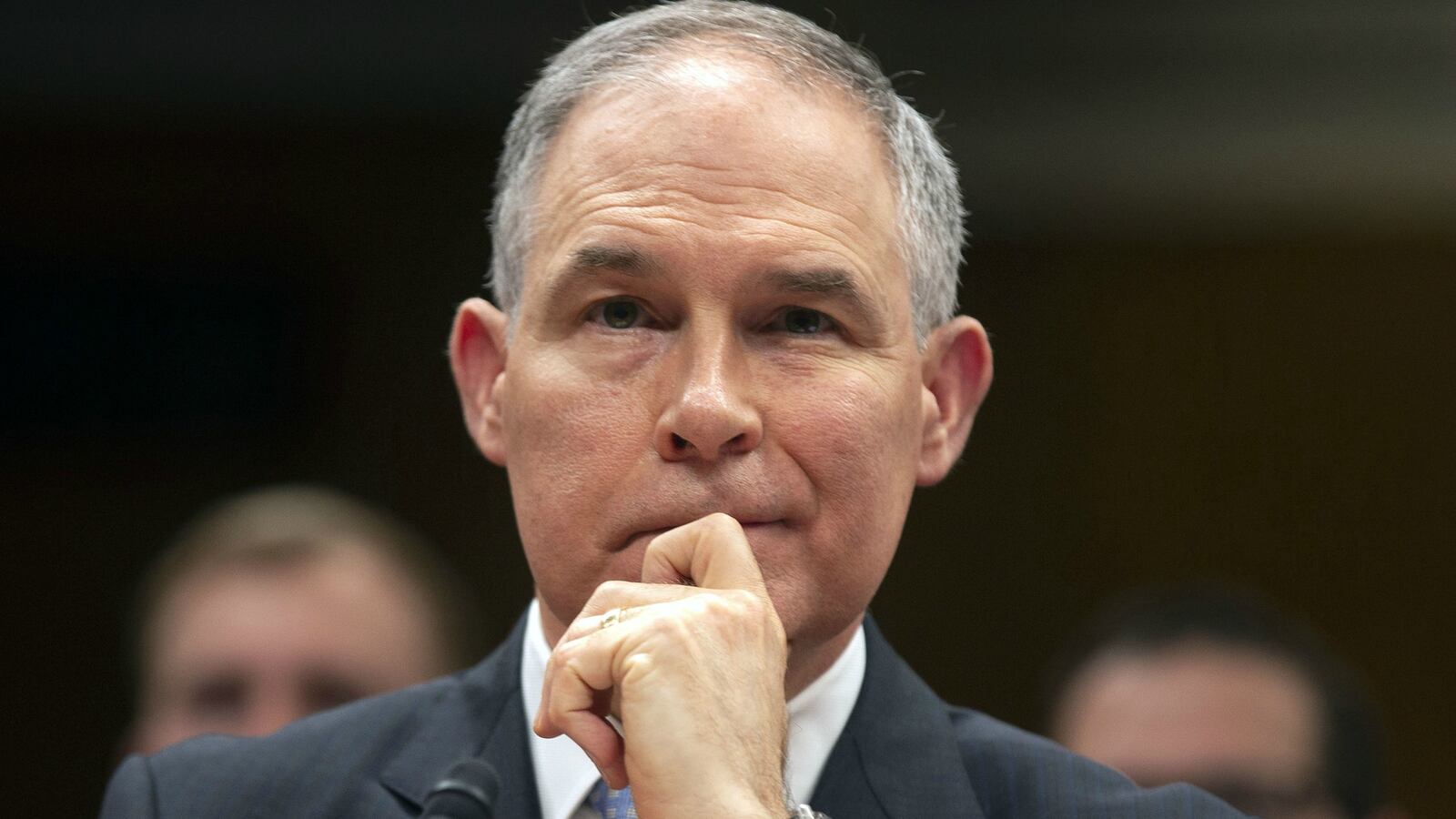 180602-pruitt-coal-exec-basketball-cheat_wqlamy