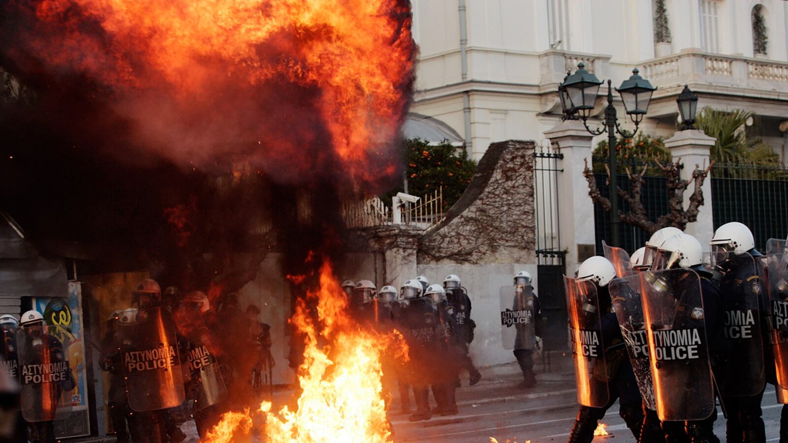 articles/2012/05/31/euro/greece-riots-nadeau_znomq8