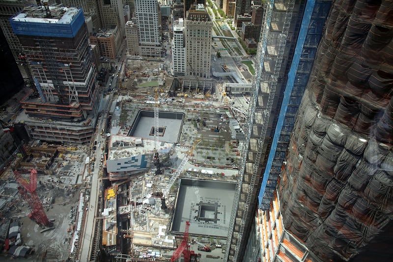 galleries/2011/05/05/obama-visits-ground-zero/obama-gound-zero-06_wlrvzd