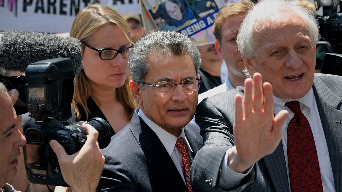 articles/2012/06/15/rajat-gupta-was-found-guilty-of-insider-trading-in-less-than-a-day/gupta-frank_yeivun